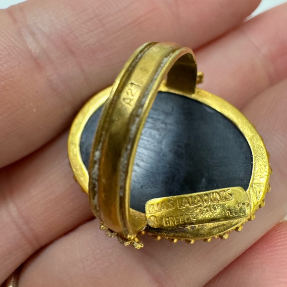 Ilias LaLaounis Sodalite Ring 18k Yellow Gold with an intricate filagree design - Picture 11 of 16